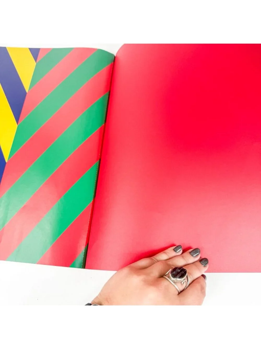 2022 Holiday Wrapping Paper Book Greetings From Gucci 10 Pages Geometric Pattern
